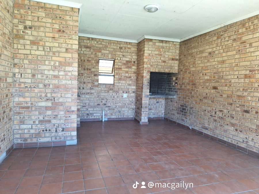 2 Bedroom Property for Sale in Potchefstroom North West